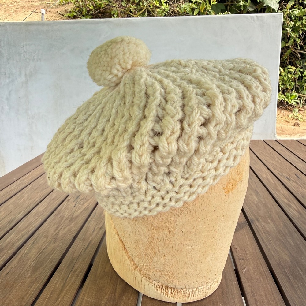 A Nethy Product Made in Scotland 100% Wool Chunky Knit Beret Pom Pom Cream Hat